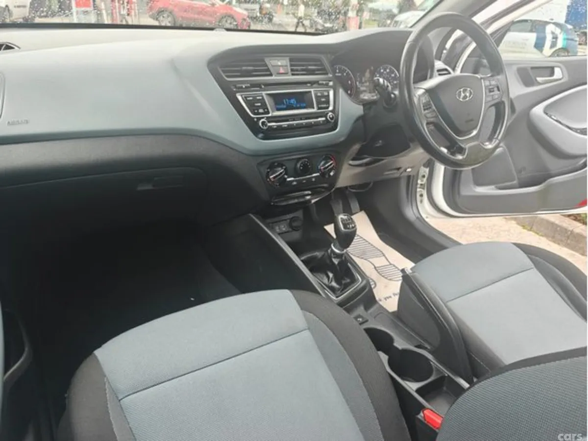 Hyundai i20 Hatchback, Diesel, 2017, White