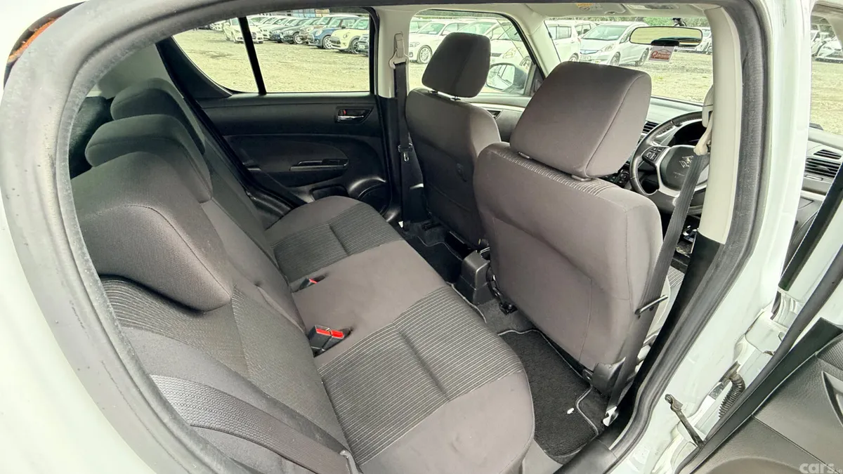 Suzuki Swift Hatchback, Petrol, 2014, White