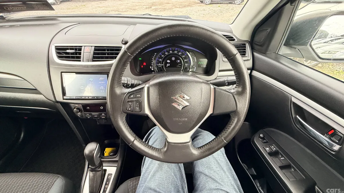 Suzuki Swift Hatchback, Petrol, 2014, White