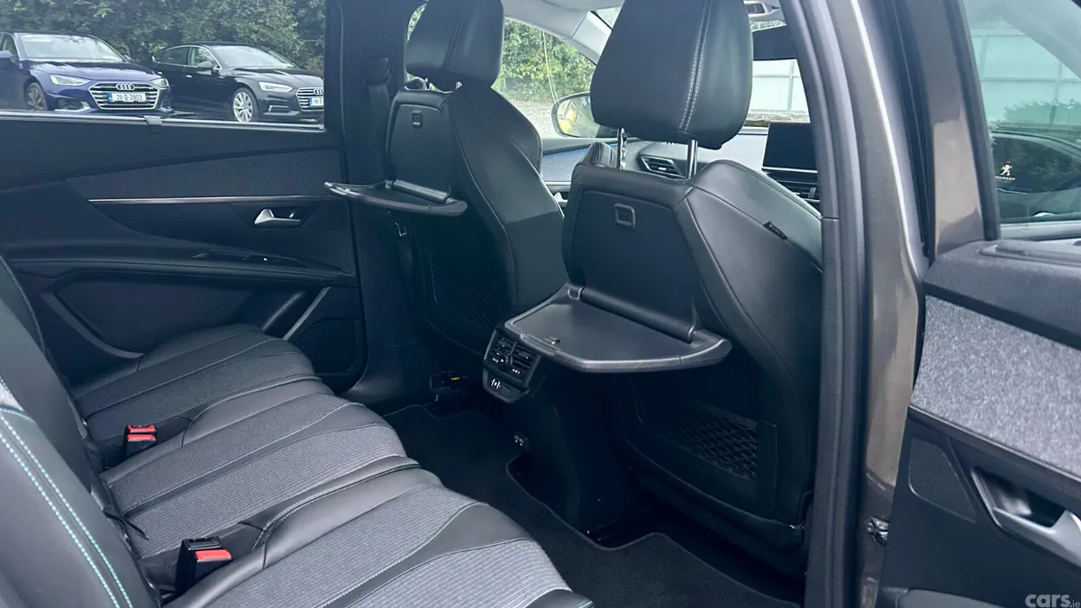 Peugeot 5008 MPV, Diesel, 2021, Grey