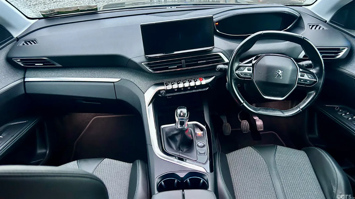 Peugeot 5008 MPV, Diesel, 2021, Grey