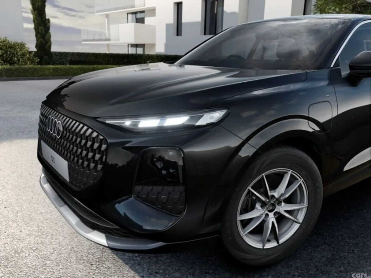 Audi Q3 Hatchback, Petrol Hybrid, 2026, 