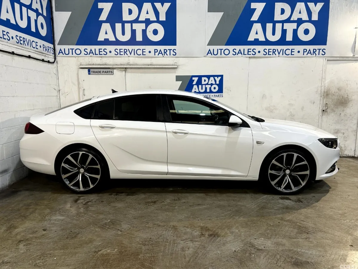 Opel Insignia Hatchback, Diesel, 2020, White