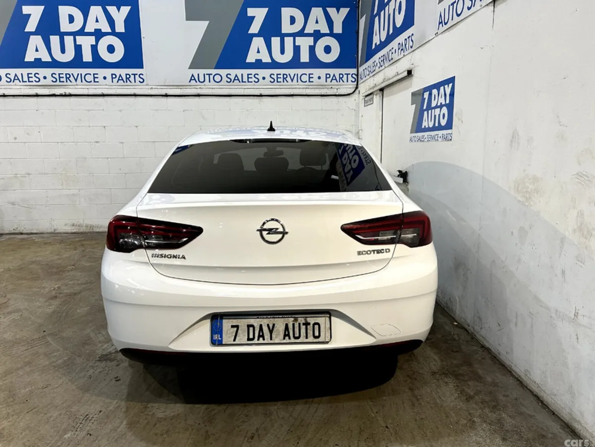 Opel Insignia Hatchback, Diesel, 2020, White