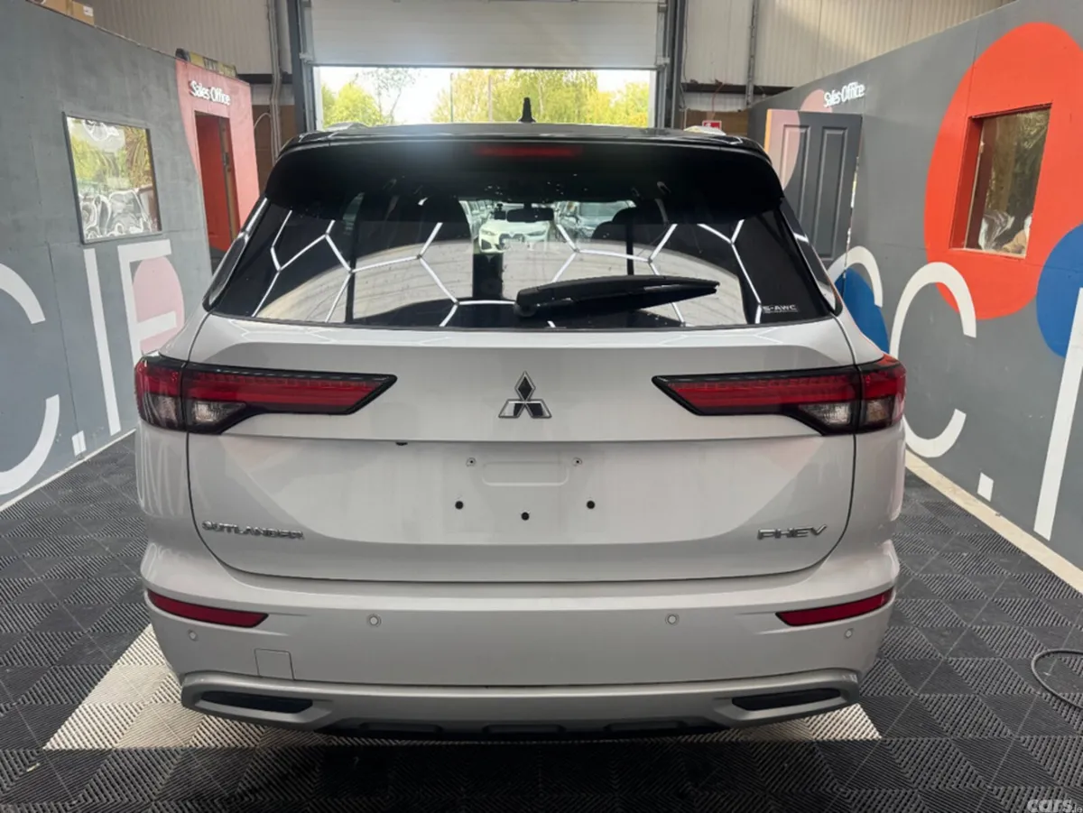 Mitsubishi Outlander SUV, Petrol Plug-in Hybrid, 2022, White