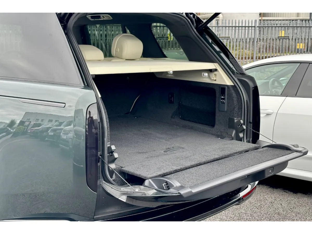 Land Rover Range Rover SUV, Petrol Plug-in Hybrid, 2026, Green