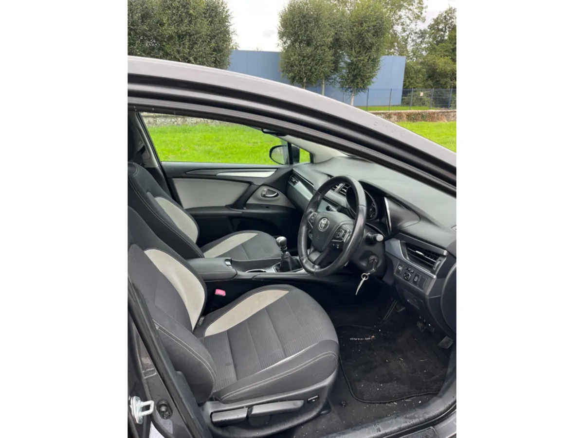 Toyota Avensis Saloon, Diesel, 2015, Grey