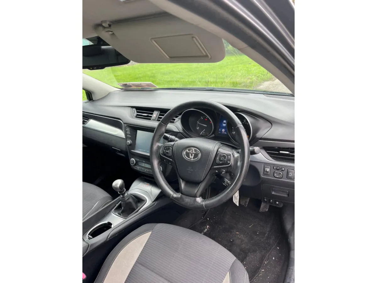 Toyota Avensis Saloon, Diesel, 2015, Grey
