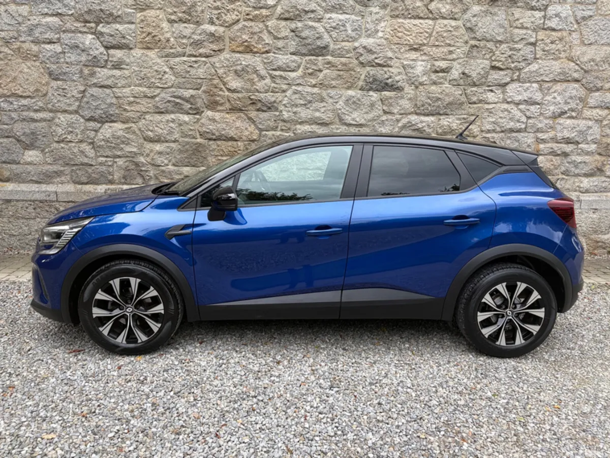 Renault Captur Hatchback, Petrol, 2023, Blue