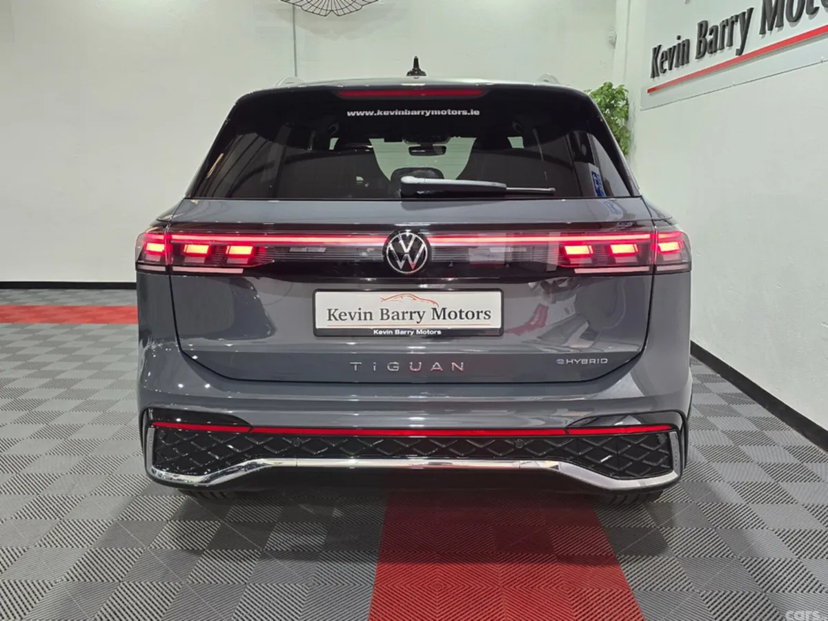 Volkswagen Tiguan SUV, Petrol Plug-in Hybrid, 2024, Grey