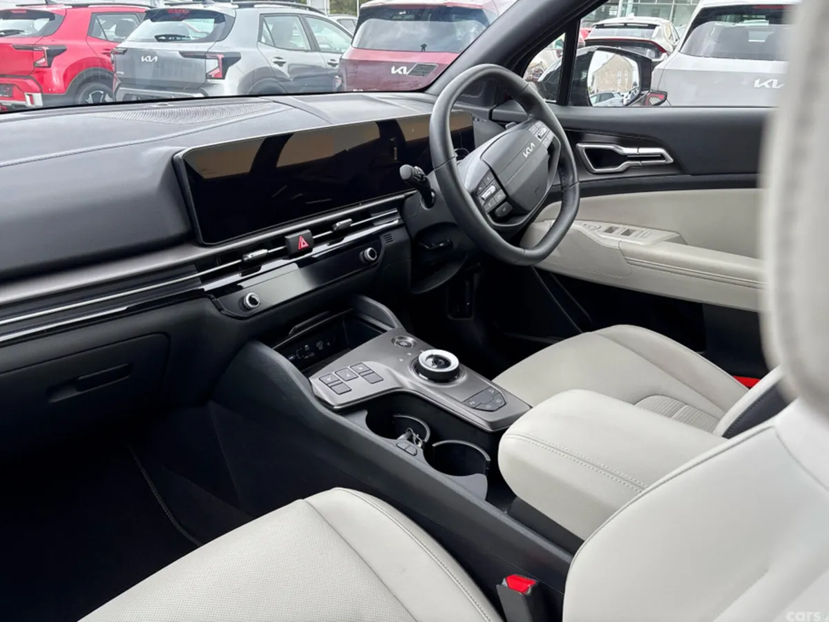 Kia Sportage MPV, Petrol Hybrid, 2026, Red