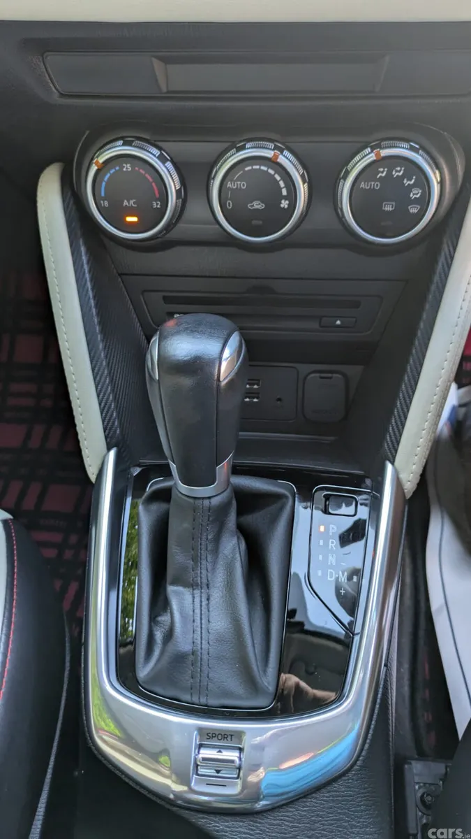 Mazda Mazda2 Hatchback, Petrol, 2015, Red