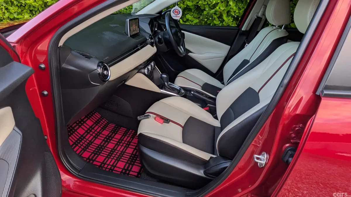 Mazda Mazda2 Hatchback, Petrol, 2015, Red