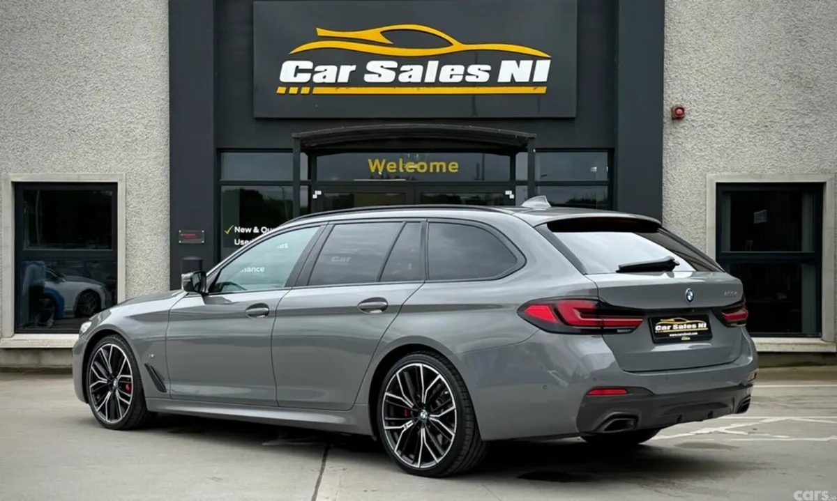 BMW 5-Series Estate, 2022, 