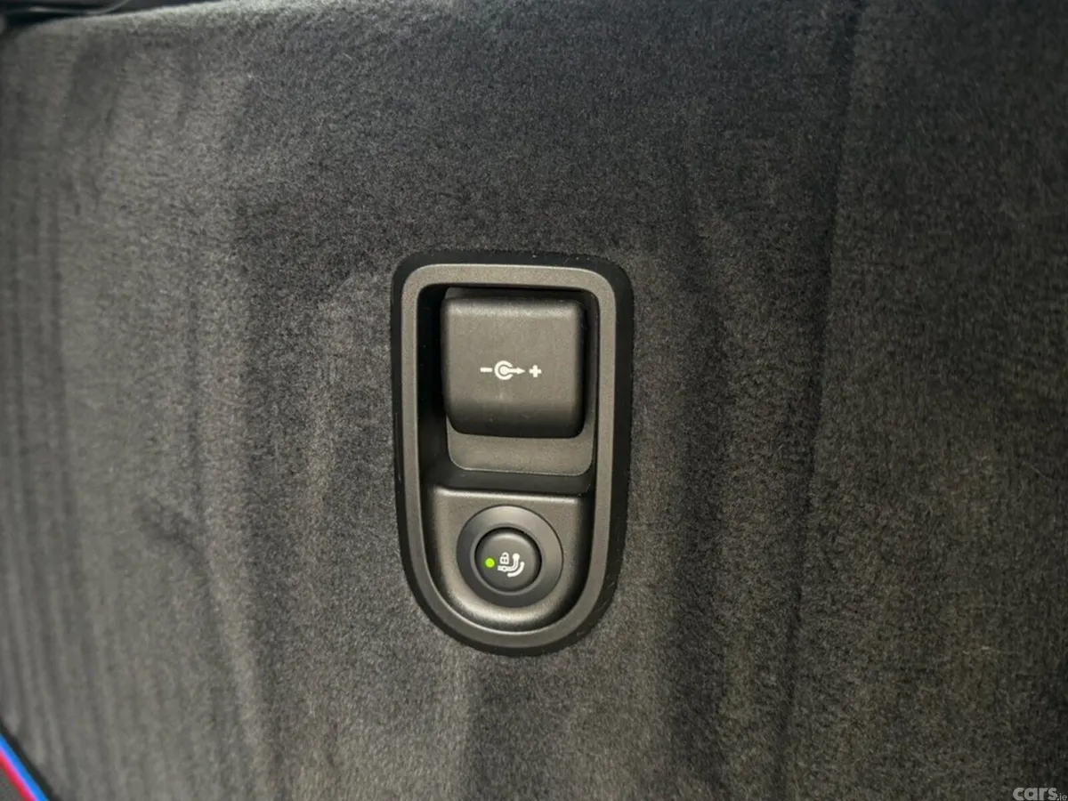 BMW 5-Series Estate, 2022, 