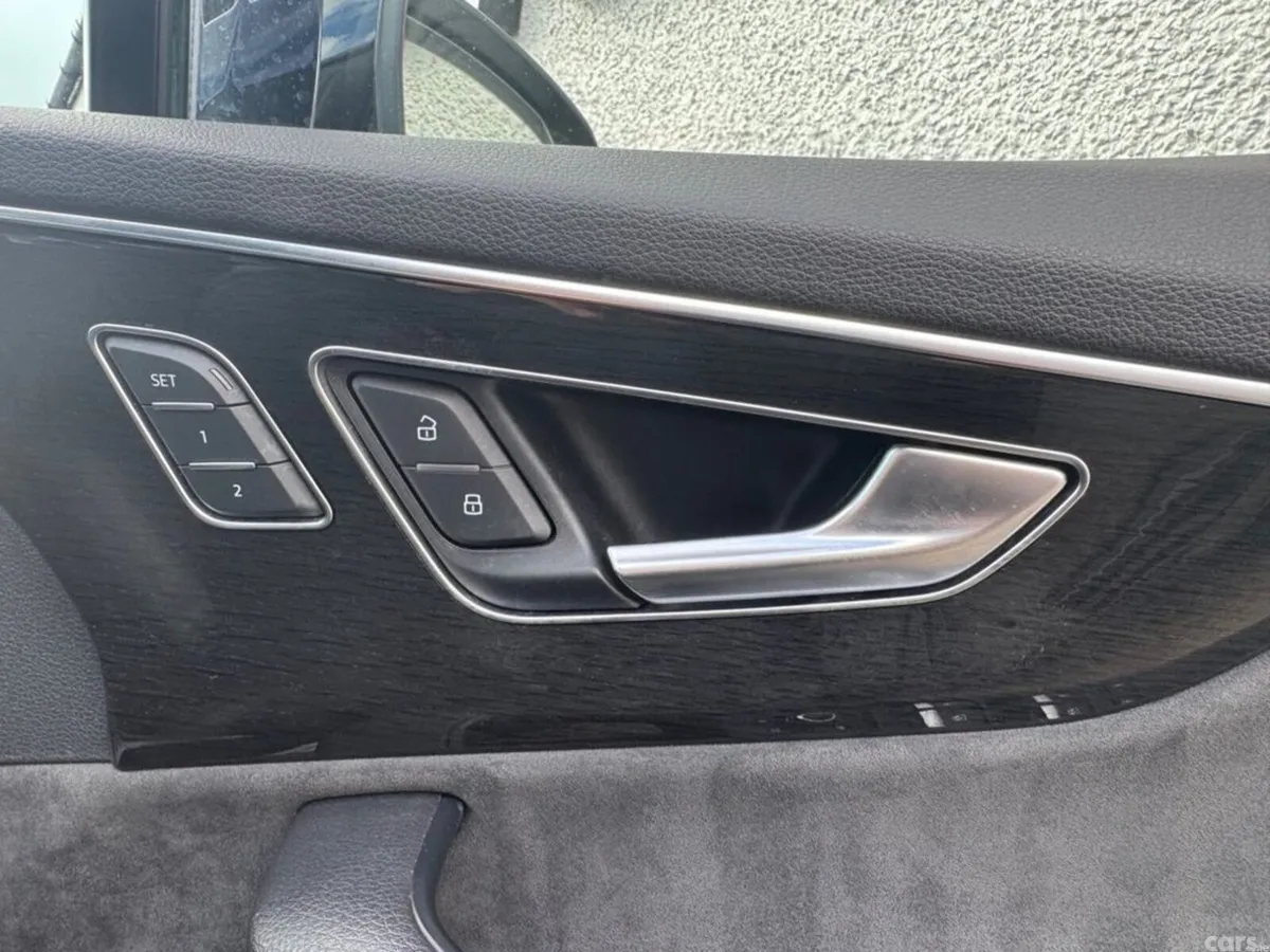 Audi Q7 SUV, Diesel Hybrid, 2019, Blue