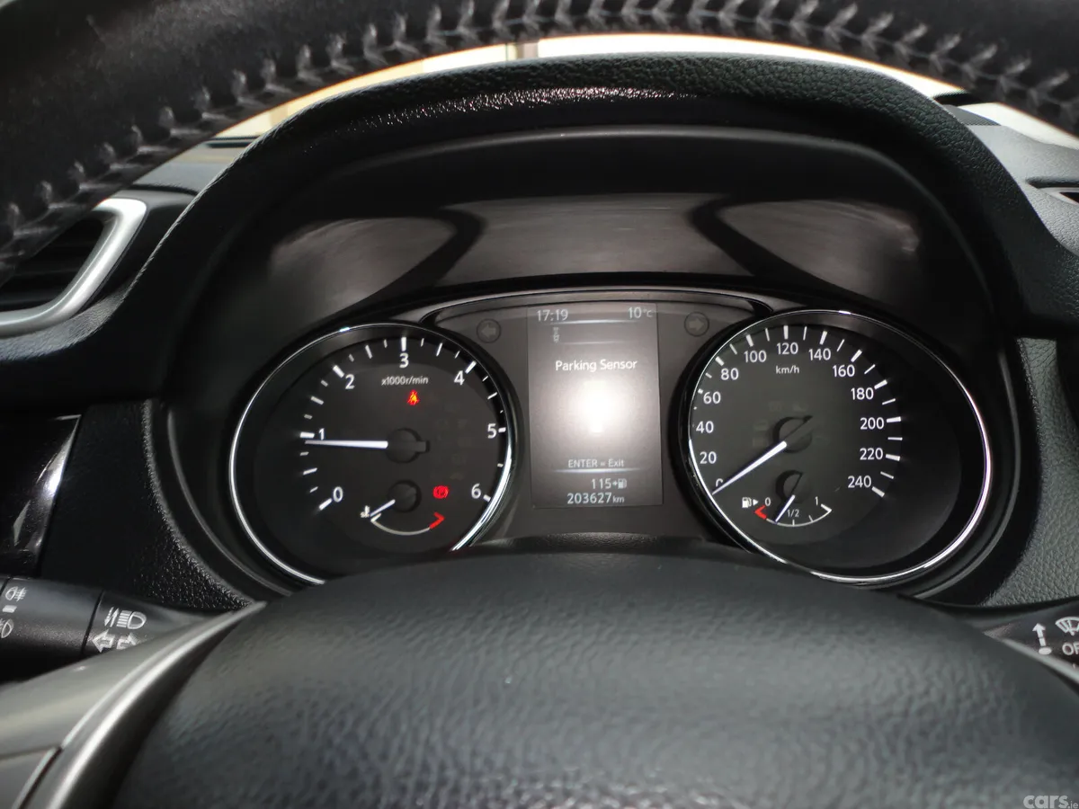 Nissan Qashqai Hatchback, Diesel, 2016, Silver