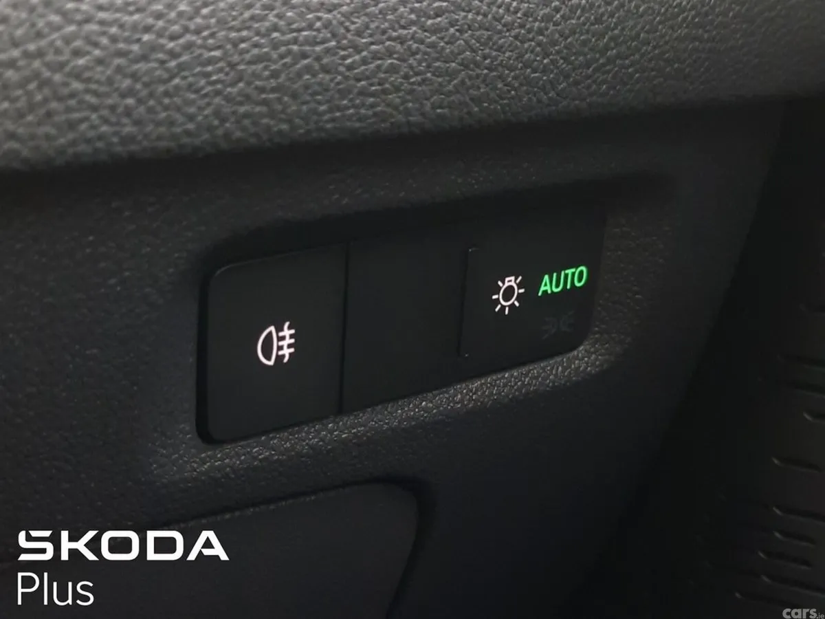Skoda Octavia Saloon, Diesel, 2026, Grey