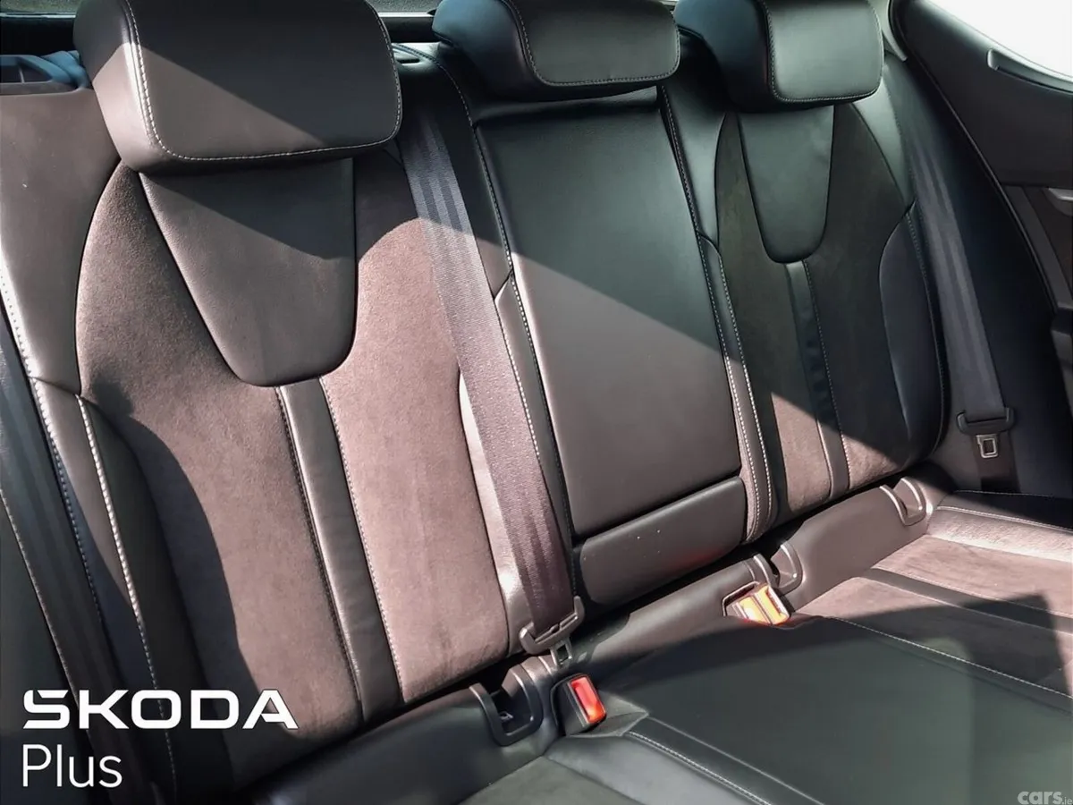 Skoda Octavia Saloon, Diesel, 2025, Grey