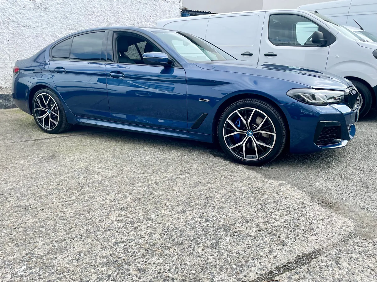 BMW 5-Series Saloon, Petrol Plug-in Hybrid, 2023, Blue