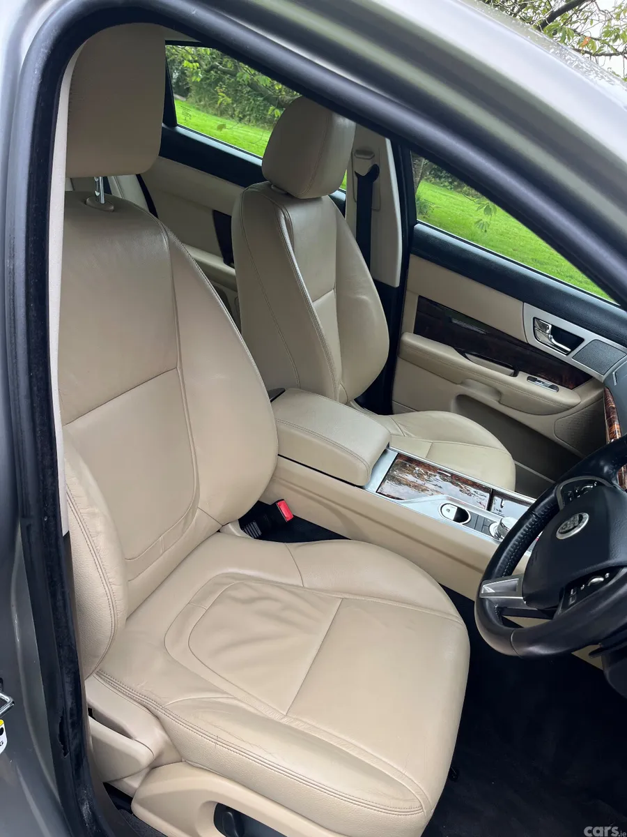 Jaguar XF Saloon, Diesel, 2014, Gold