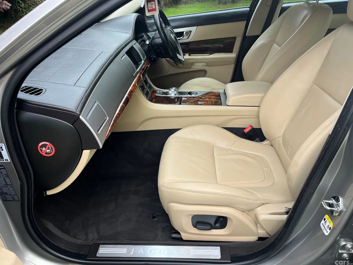 Jaguar XF Saloon, Diesel, 2014, Gold