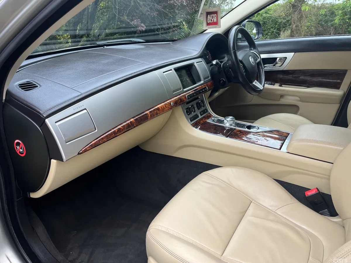 Jaguar XF Saloon, Diesel, 2014, Gold