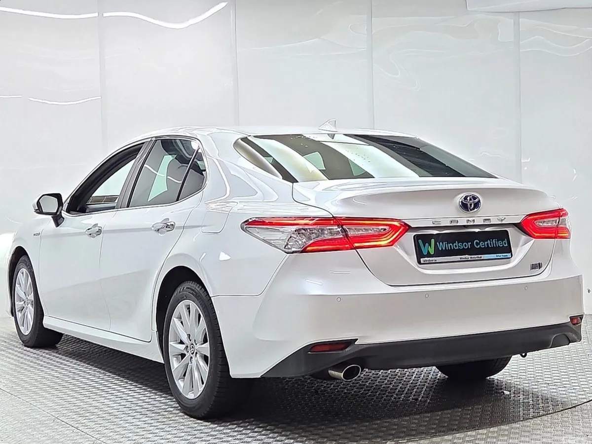 Toyota Camry Saloon, Petrol Hybrid, 2020, White