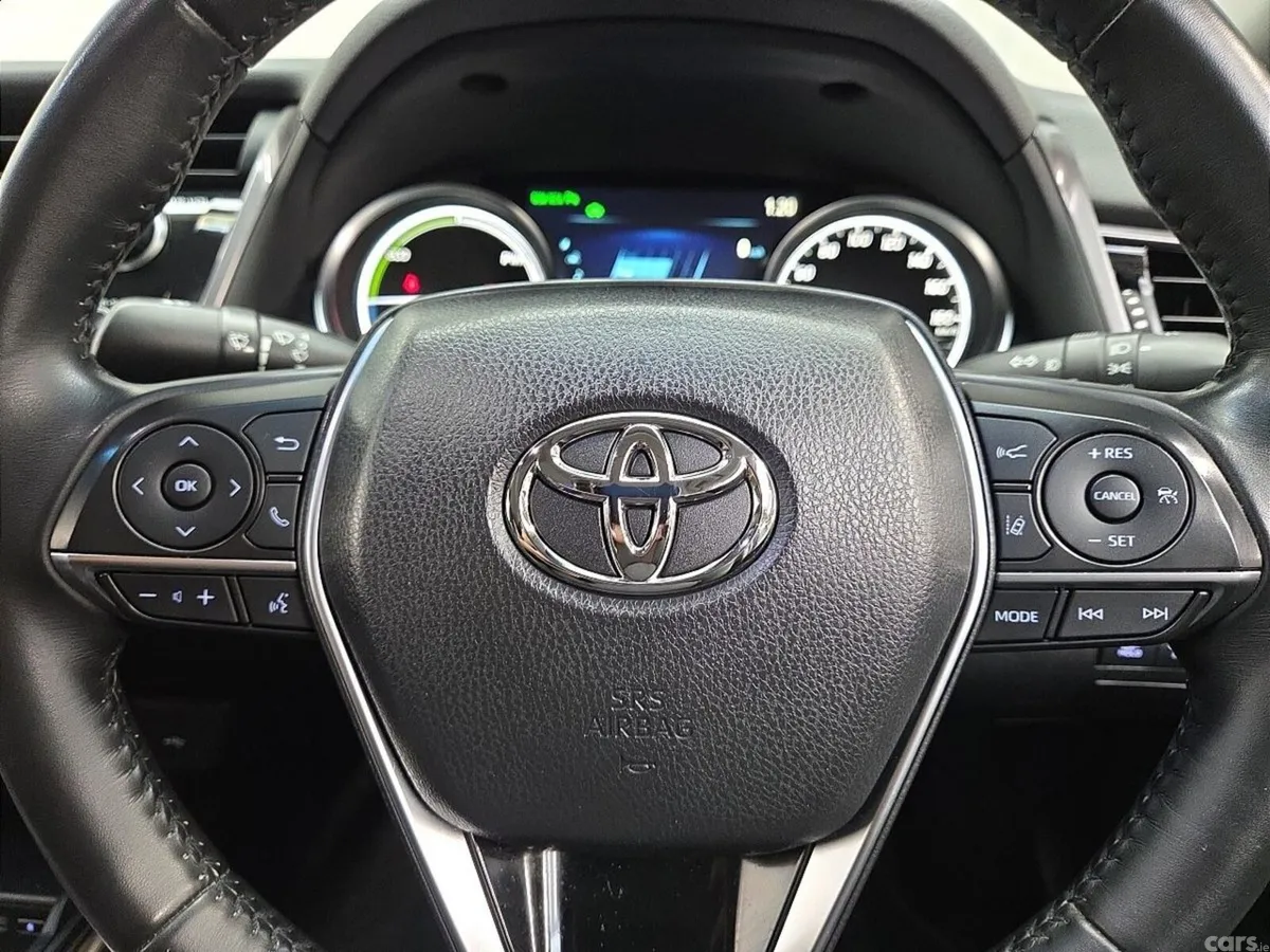 Toyota Camry Saloon, Petrol Hybrid, 2020, White