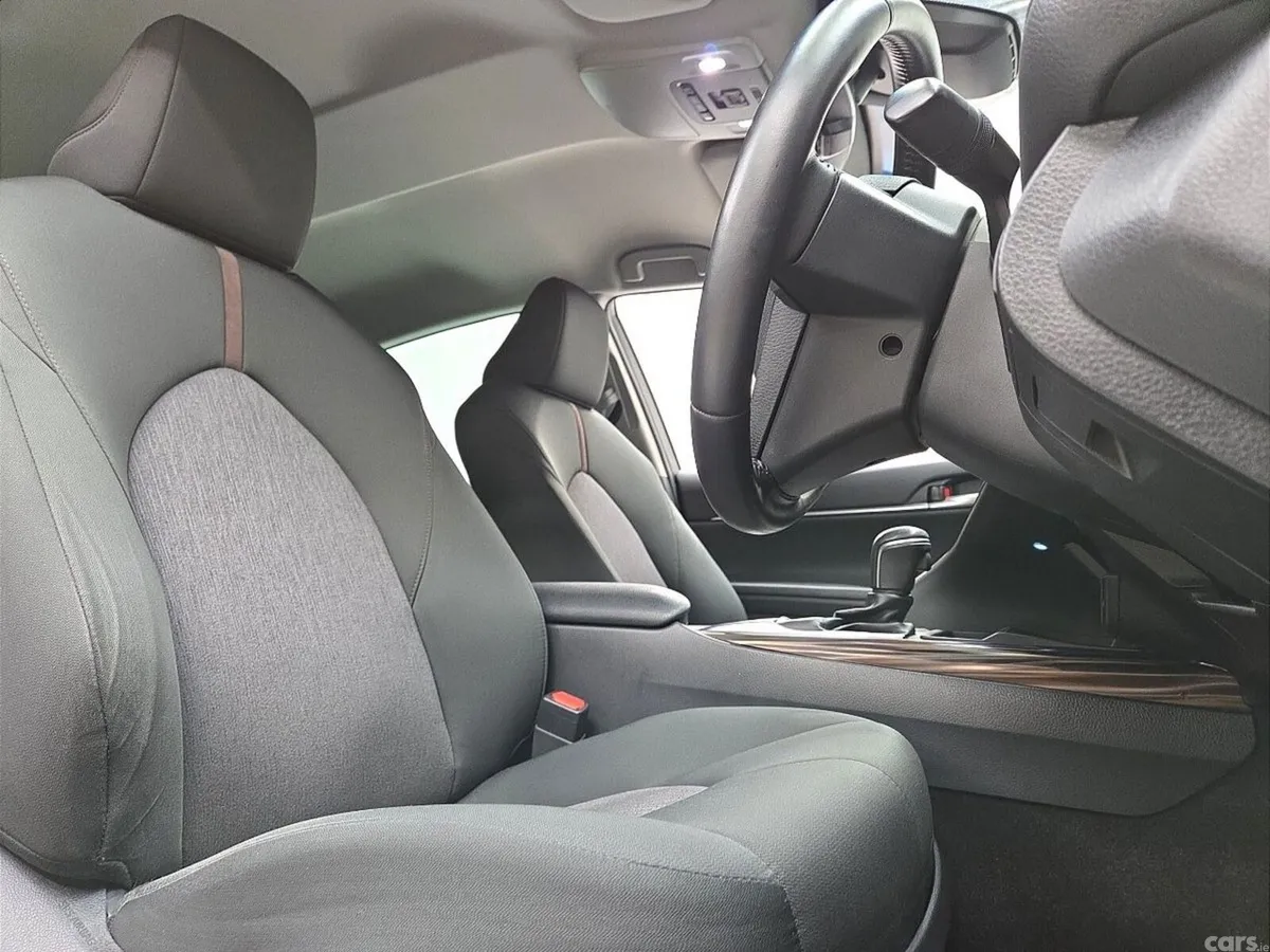 Toyota Camry Saloon, Petrol Hybrid, 2020, White