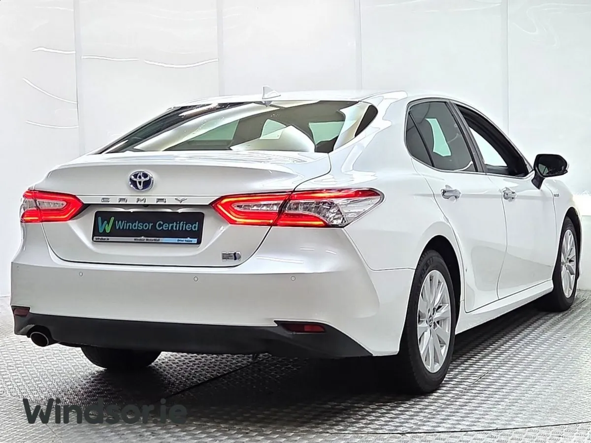 Toyota Camry Saloon, Petrol Hybrid, 2020, White