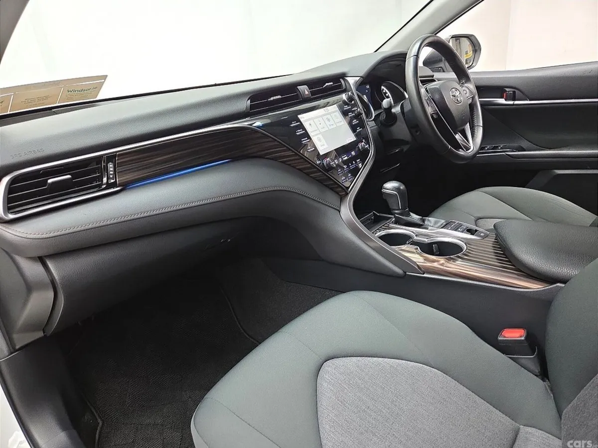 Toyota Camry Saloon, Petrol Hybrid, 2020, White