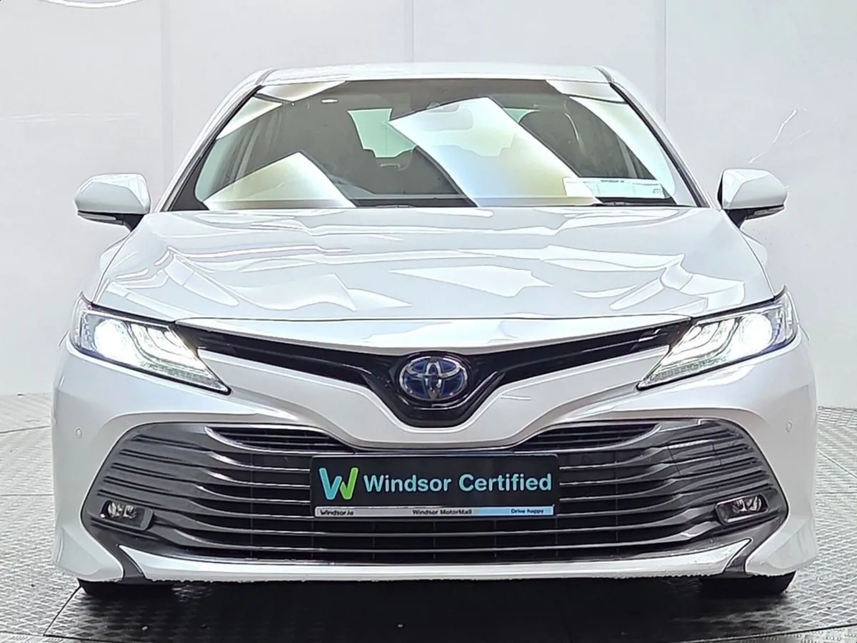 Toyota Camry Saloon, Petrol Hybrid, 2020, White