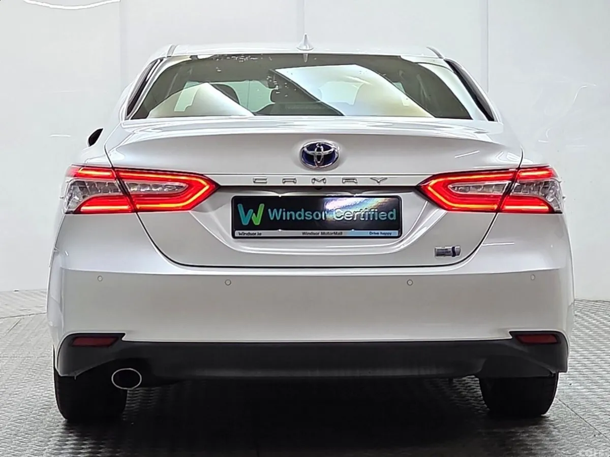 Toyota Camry Saloon, Petrol Hybrid, 2020, White