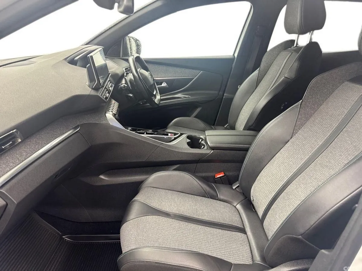 Peugeot 3008 MPV, Diesel, 2023, White