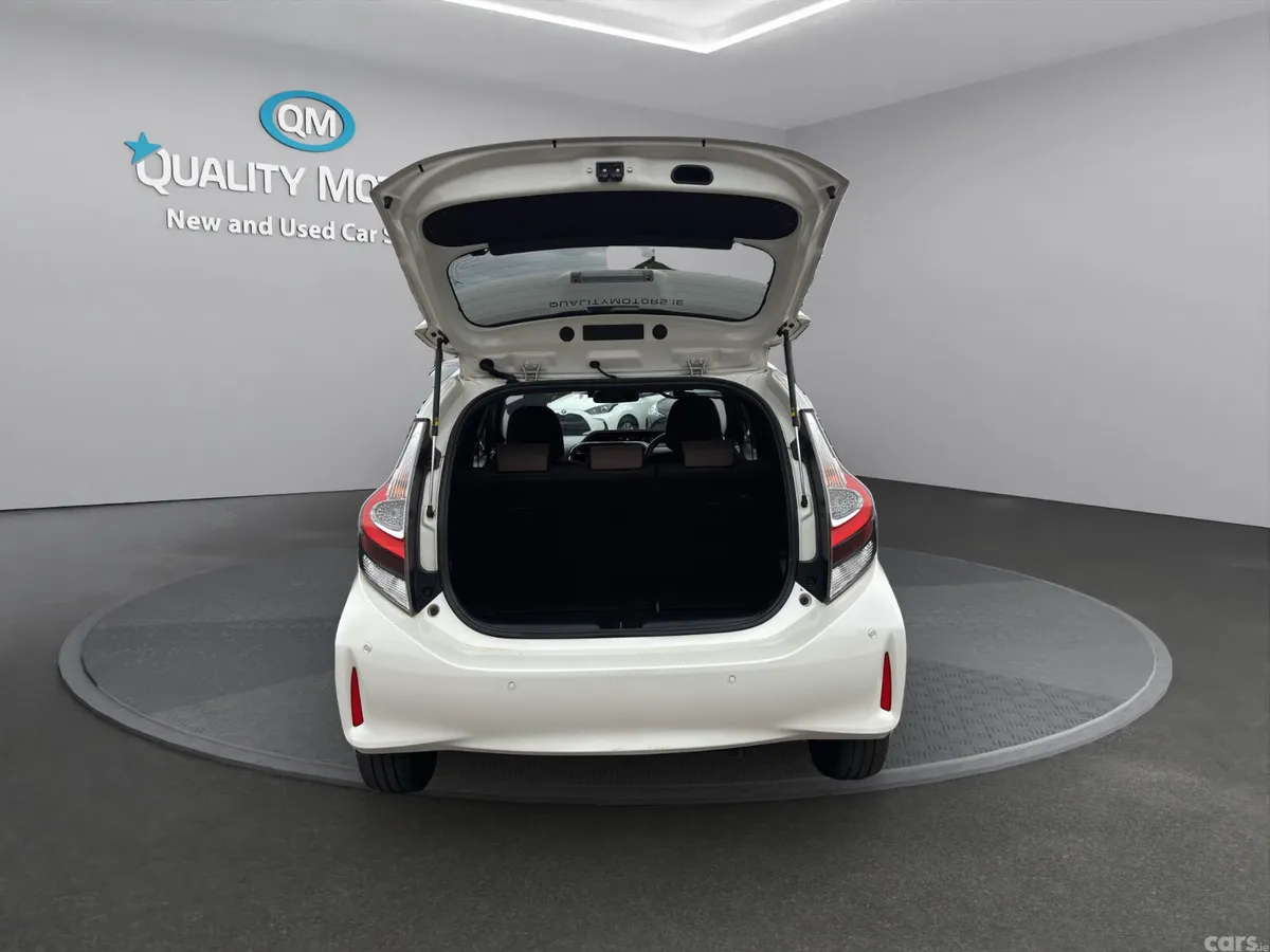 Toyota Aqua Hatchback, Petrol Hybrid, 2020, White