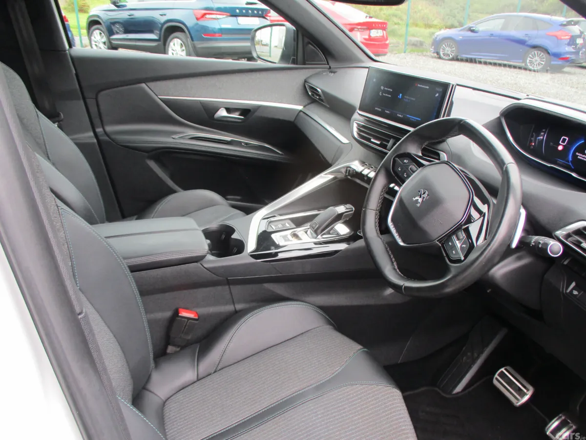 Peugeot 3008 MPV, Diesel, 2023, White