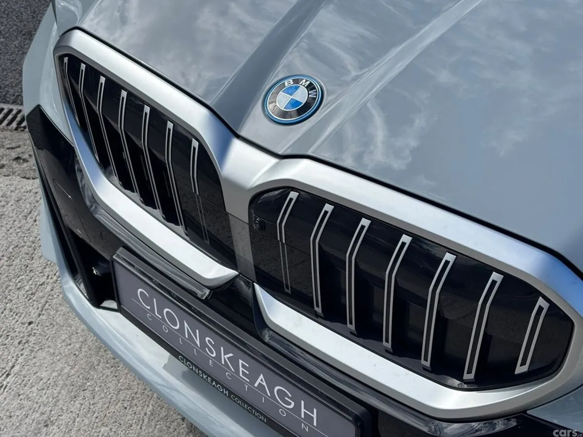 BMW 5-Series Estate, Petrol Plug-in Hybrid, 2025, Grey