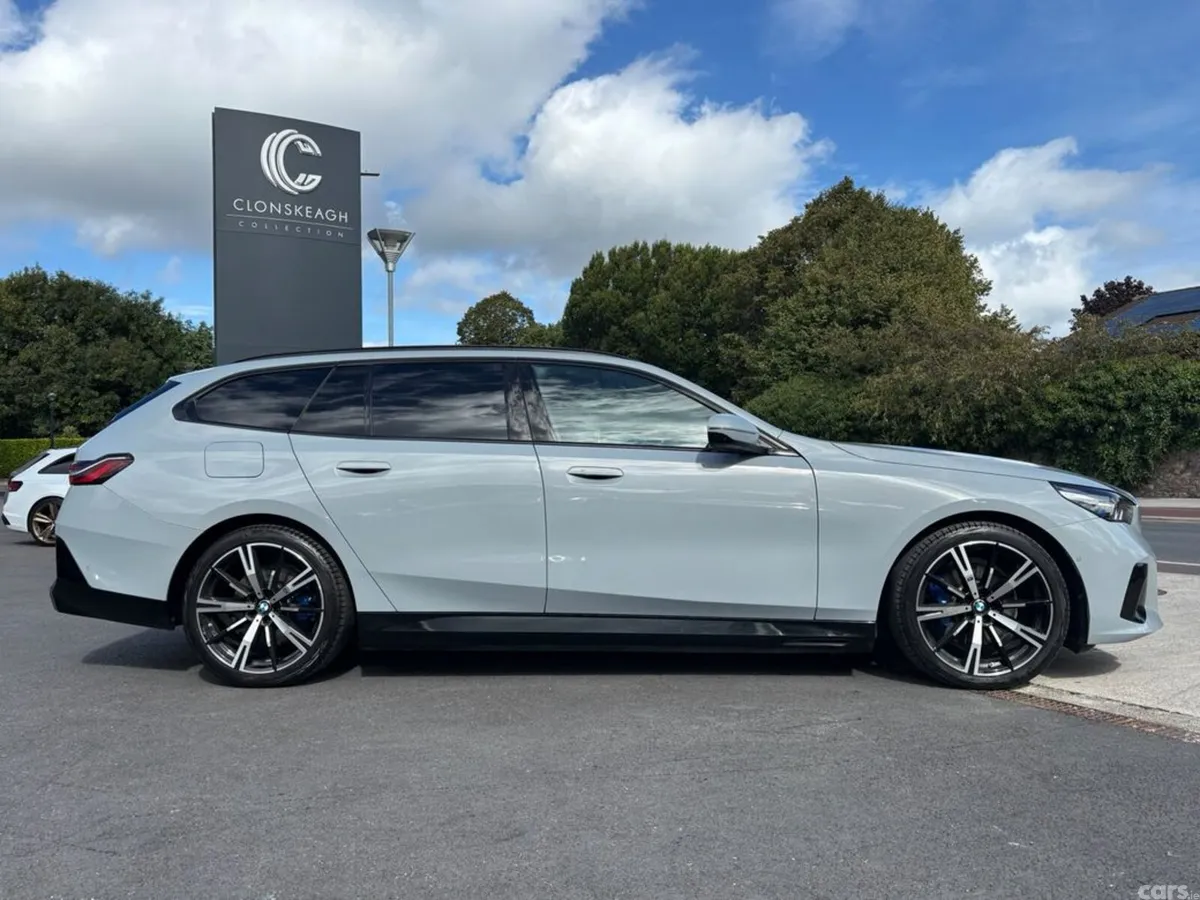 BMW 5-Series Estate, Petrol Plug-in Hybrid, 2025, Grey