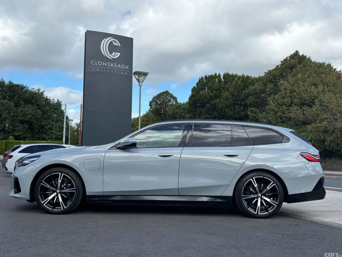BMW 5-Series Estate, Petrol Plug-in Hybrid, 2025, Grey