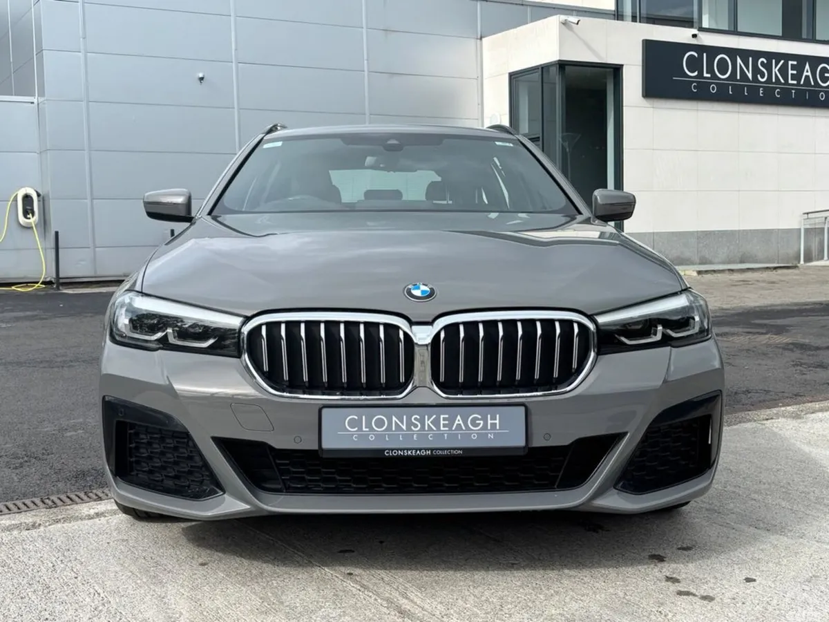 BMW 5-Series Estate, Petrol Plug-in Hybrid, 2021, Grey