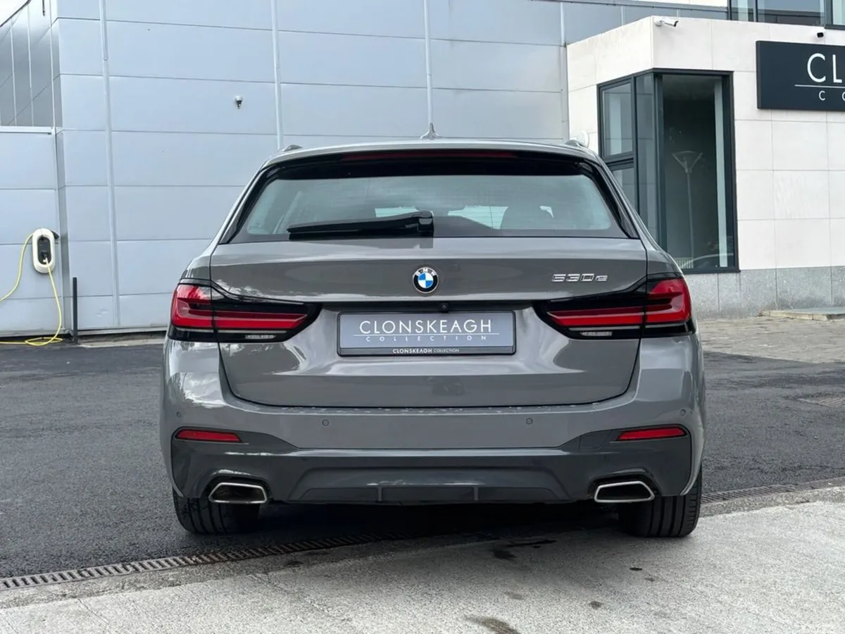 BMW 5-Series Estate, Petrol Plug-in Hybrid, 2021, Grey
