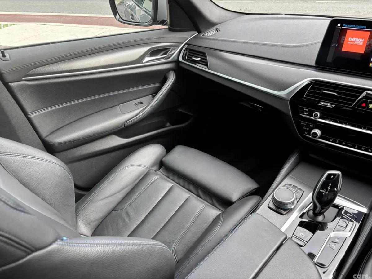 BMW 5-Series Estate, Petrol Plug-in Hybrid, 2021, Grey