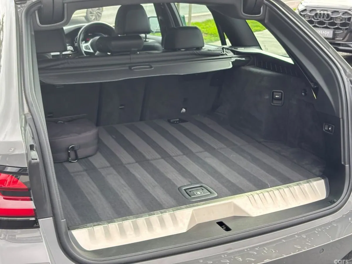 BMW 5-Series Estate, Petrol Plug-in Hybrid, 2021, Grey