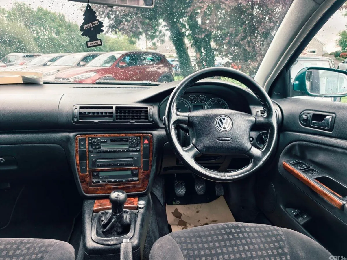 Volkswagen Passat Saloon, Diesel, 2002, Green