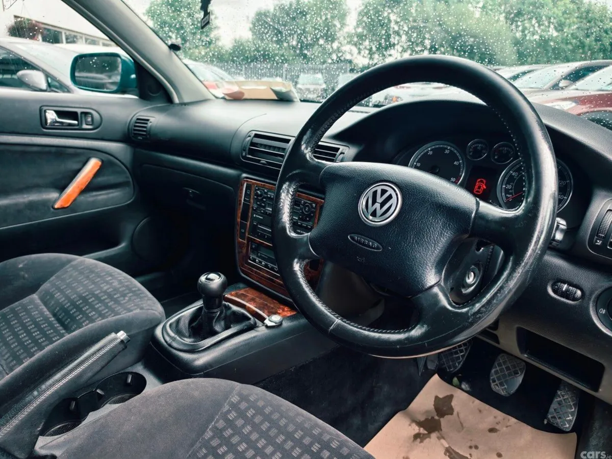 Volkswagen Passat Saloon, Diesel, 2002, Green