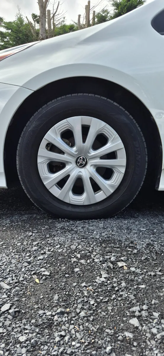 Toyota Prius Hatchback, Petrol Hybrid, 2020, White