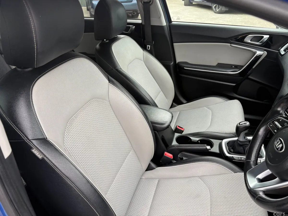 Kia Ceed Hatchback, Diesel, 2018, Blue