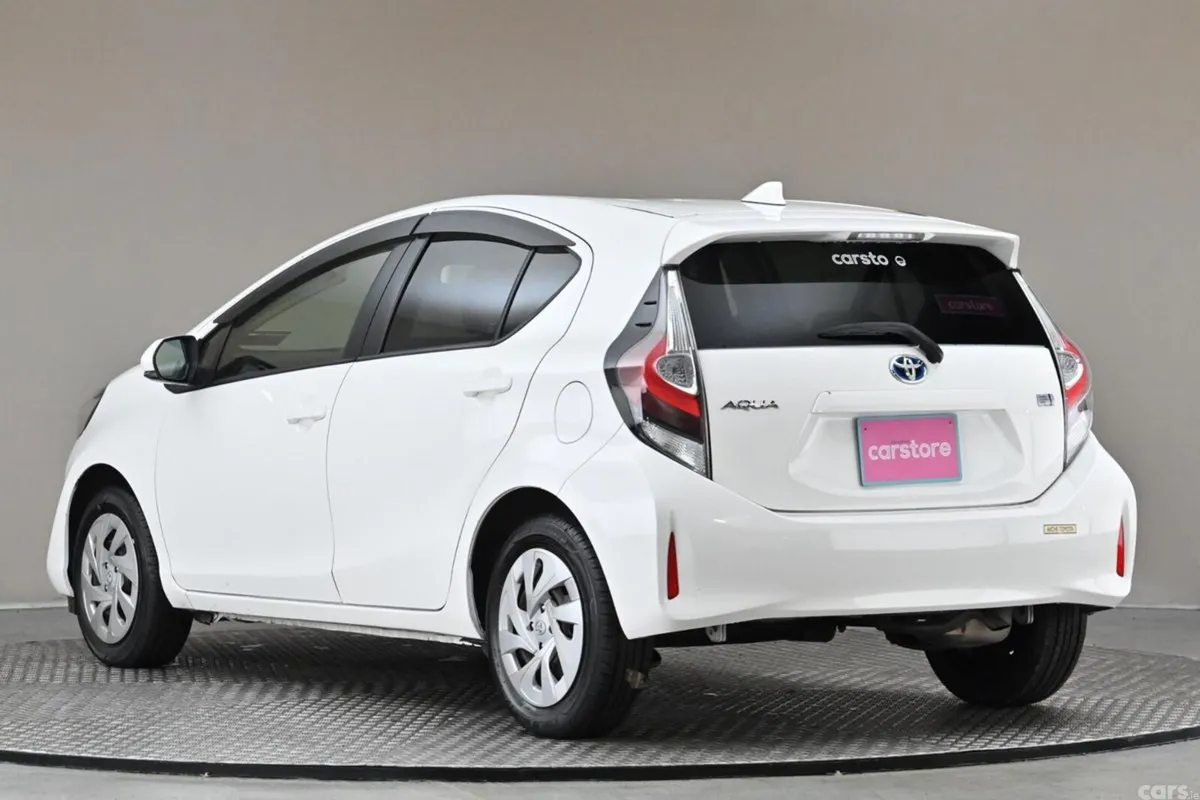 Toyota Aqua Hatchback, Petrol Hybrid, 2020, White
