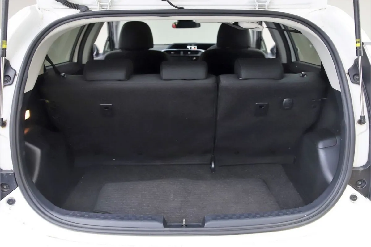 Toyota Aqua Hatchback, Petrol Hybrid, 2020, White
